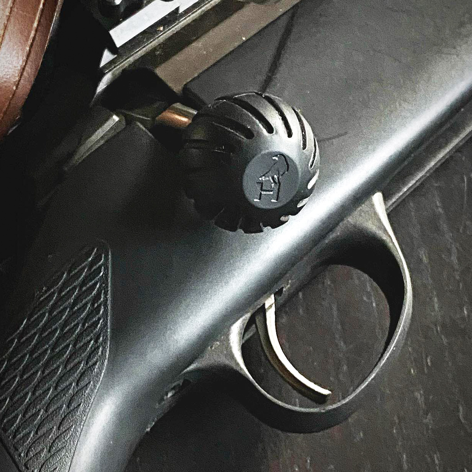 HUNTTECH Kammergriffkugel Schwarz montiert